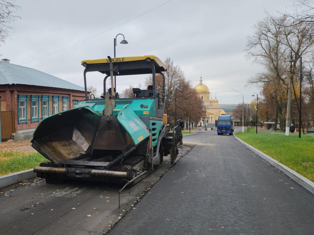 Новый асфальт начали укладывать в историческом центре Каширы