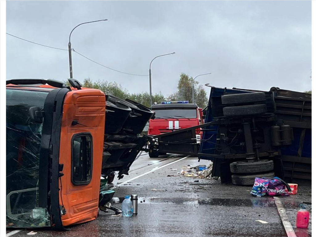 Спасатели ликвидировали последствия ДТП с мусоровозом в округе Егорьевск