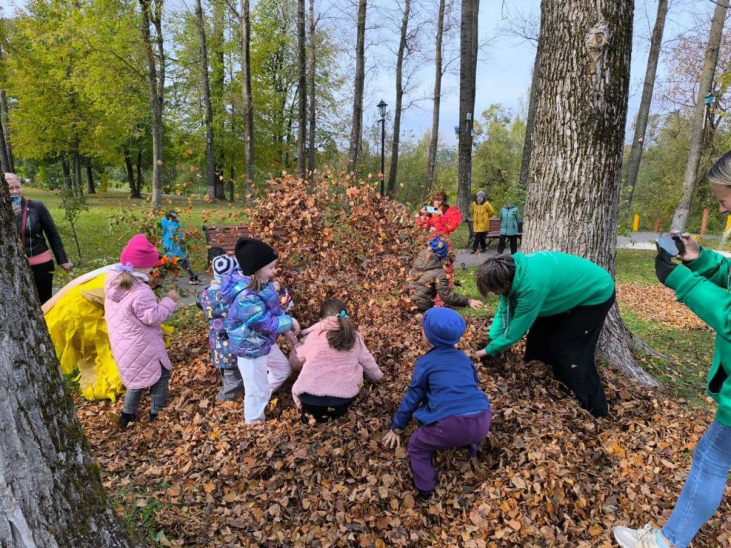 Игры на свежем воздухе, кинопоказ и буккроссинг: в Талдомских парках и ДК 26 октября можно весело провести время