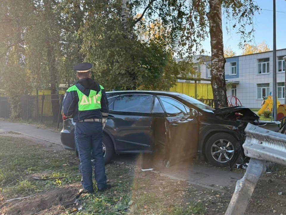 Полиция оштрафовала водителя, совершившего ДТП в Подрезково