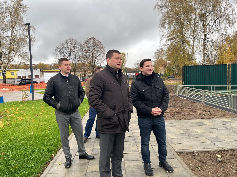 Сквер за Ломоносовским лицеем откроют в конце октября