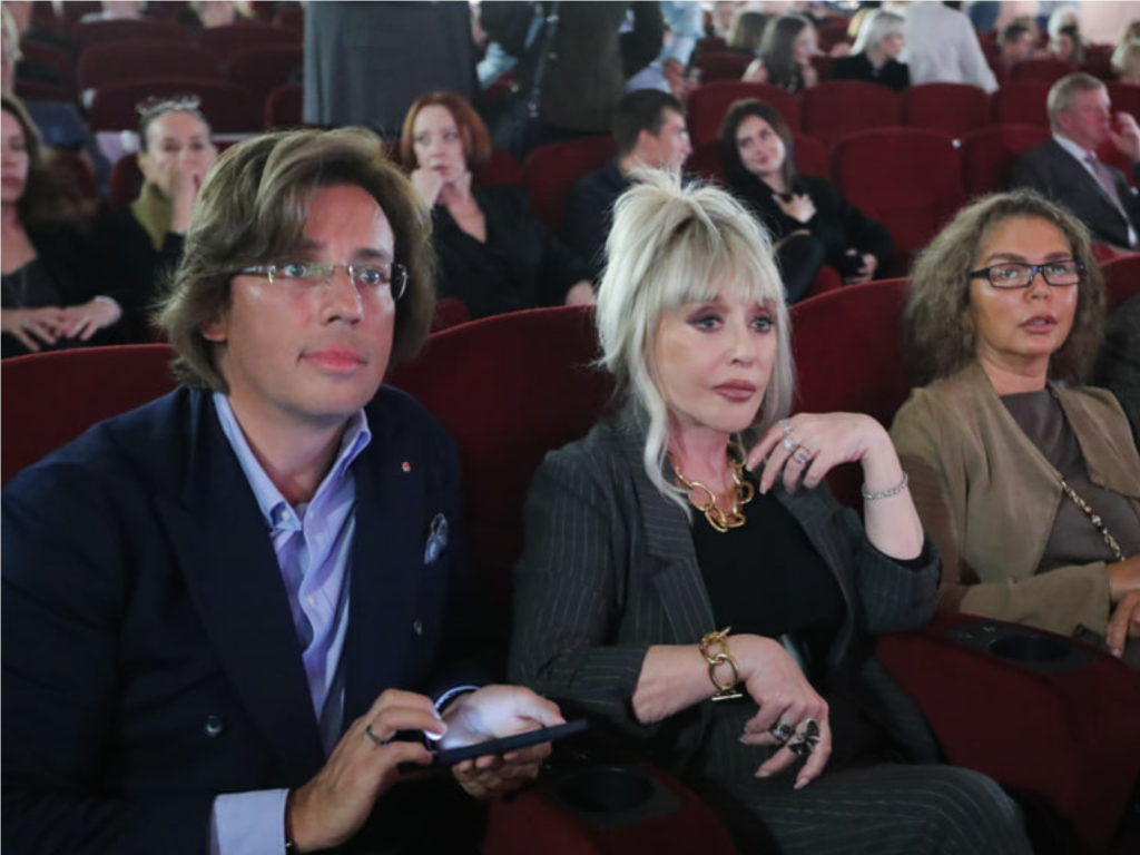 В родную страну ни ногой: Пугачева променяла замок в Подмосковье на виллу в Болгарии