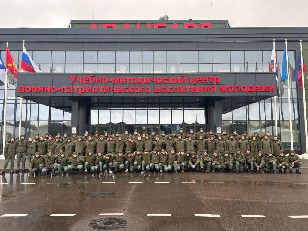 Школьников научили управлять беспилотниками