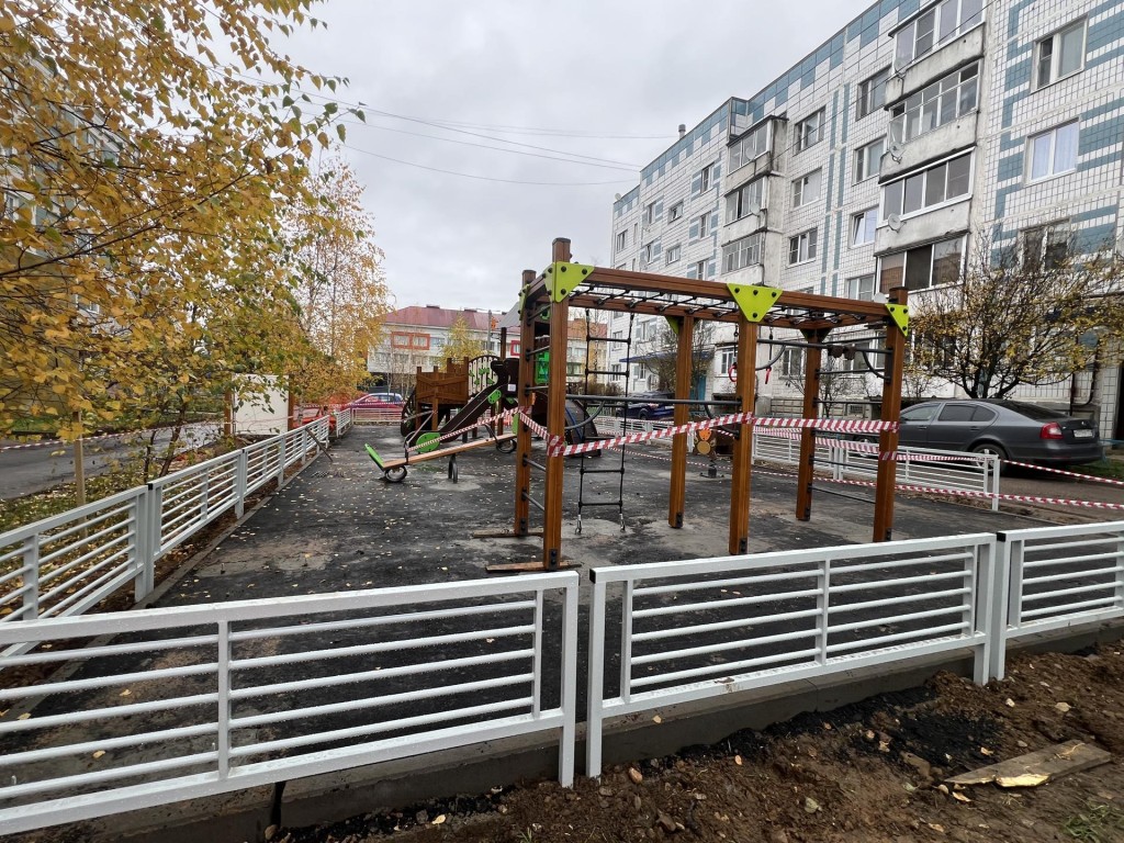 Комфортно, удобно и безопасно: жители Запрудни оценили новую детскую площадку