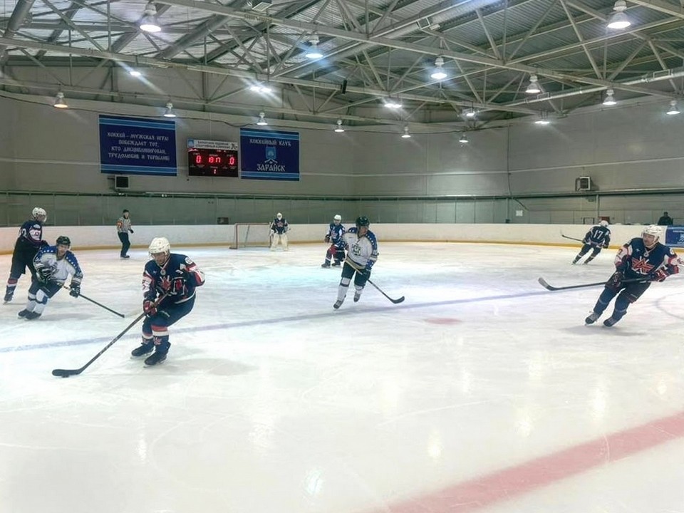 Луховицкие хоккеисты уступили победу спортсменам из Лыткарина