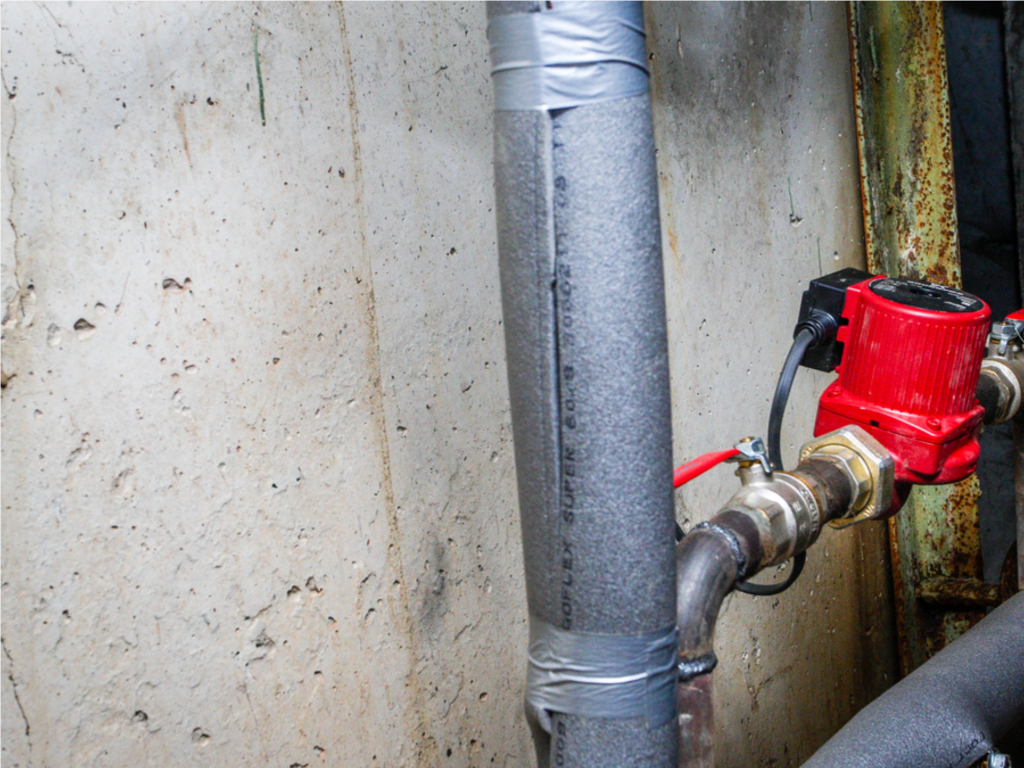 В Кашире проверили состояние подвала в многоквартирнике по улице Клубной