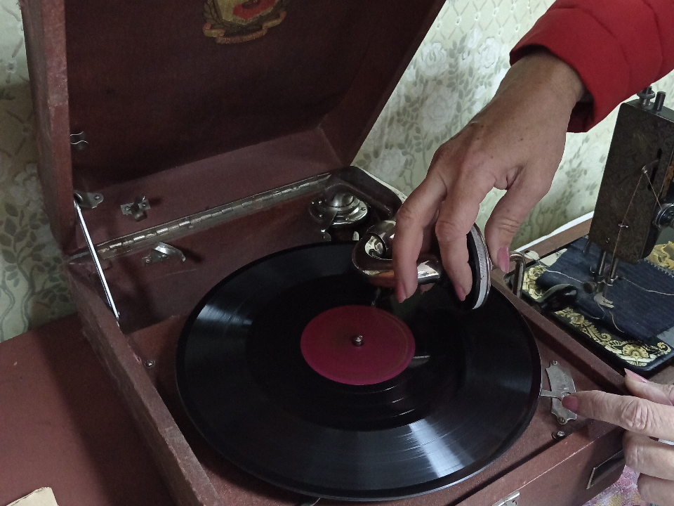 Голос великого Ивана Козловского можно услышать со старинного патефона в Электрогорске