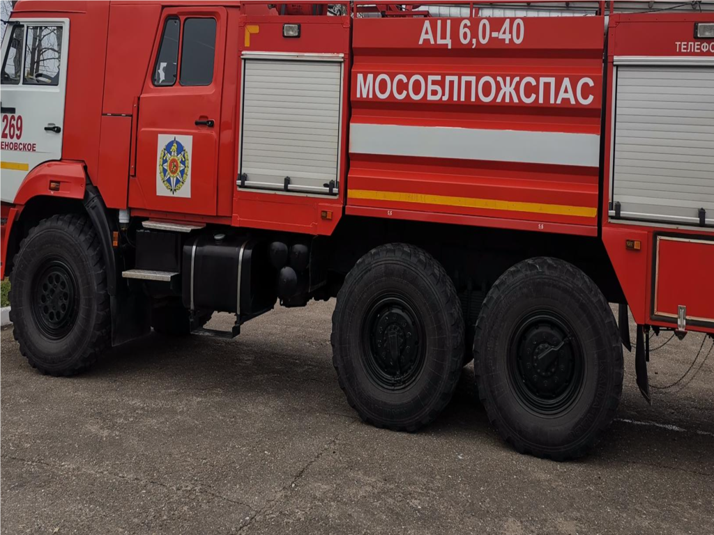 В Ступино спасатели помогли медикам транспортировать пенсионера, нуждающегося в госпитализации