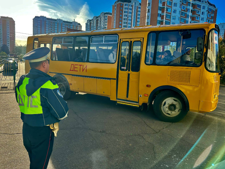 Госавтоинспекторы проверили состояние школьных автобусов в Химках
