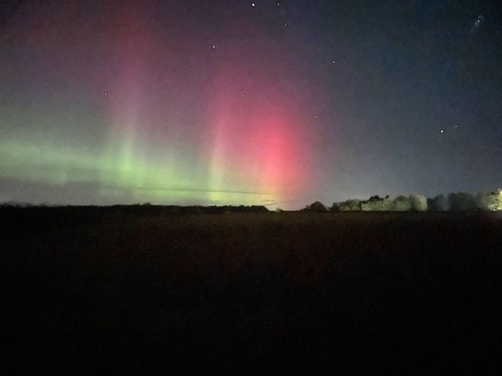 Жители Шатуры выкладывают фотографии зеленого северного сияния