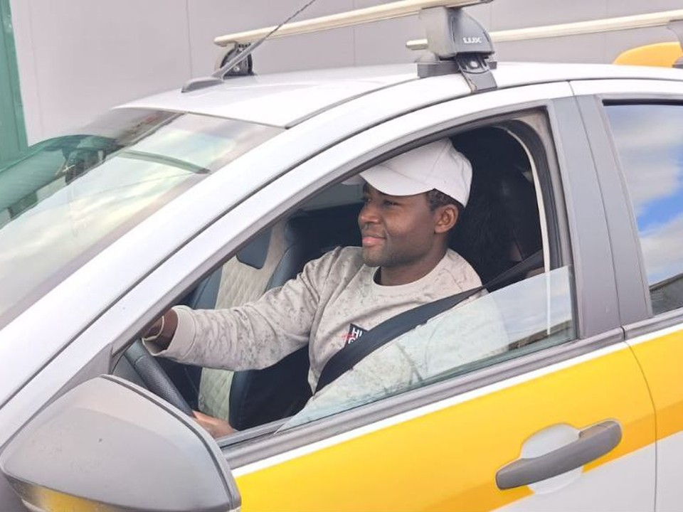 Как футболист из Камеруна стал таксистом в Коломне