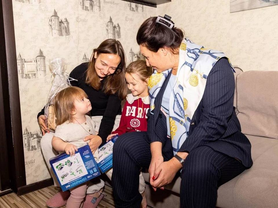 Власти Лобни побеседовали с многодетными семьями города о заботах и увлечениях детей