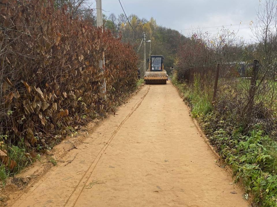 Дорожники обновят асфальт и построят тротуары в разных частях округа