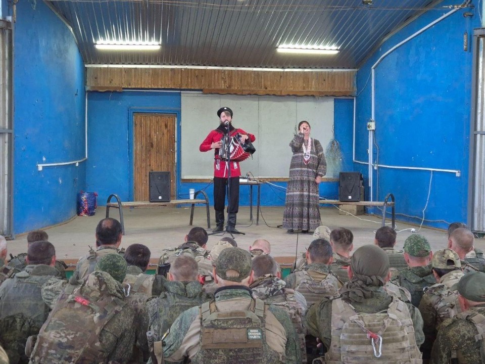 Артисты из Фрязина отправились в Мариуполь с песнями и поддержали военных