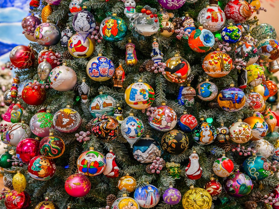 Дети смогут своими руками создать елочные игрушки для музея Чайковского