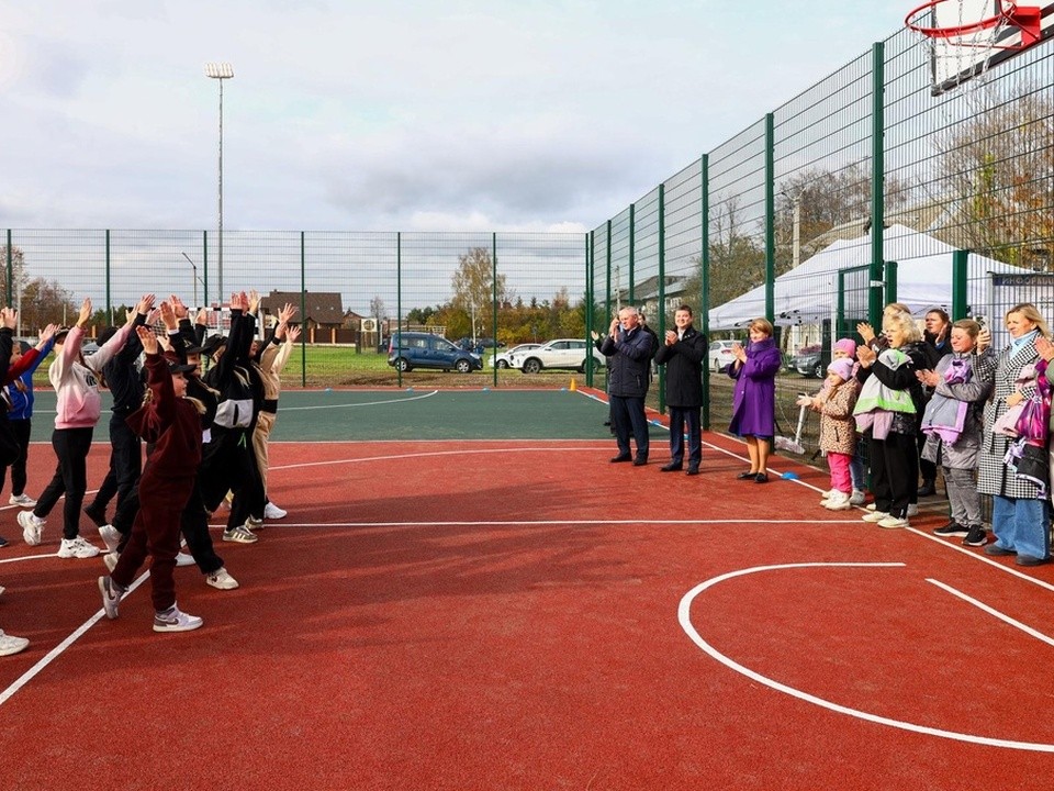 Спортплощадку для футбола и баскетбола открыли в Речицах