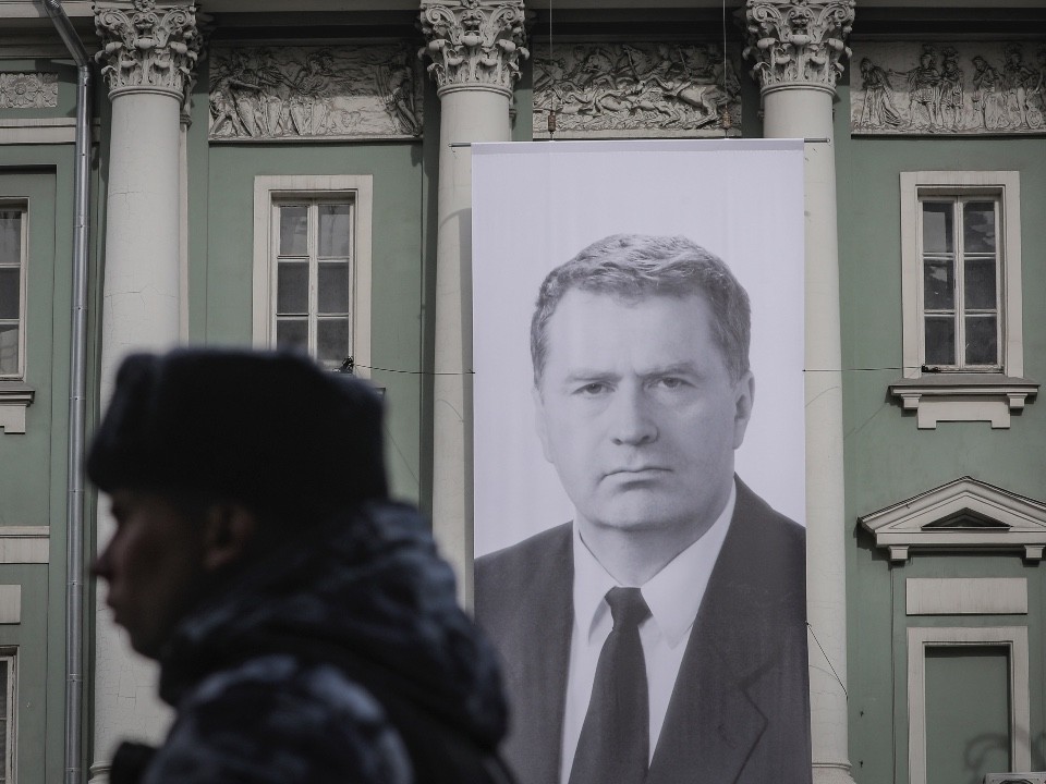 Интерьер эпохи лихих 90-х: легендарный особняк Жириновского продадут за ₽800 млн