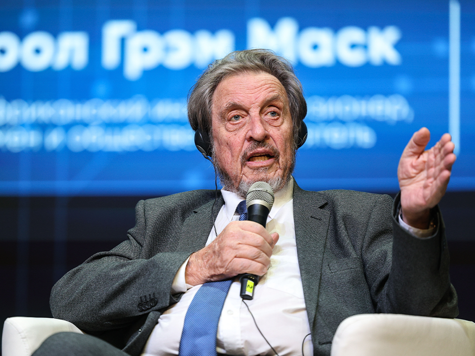 После поездки в Подмосковье отец Илона Маска захотел получить паспорт РФ