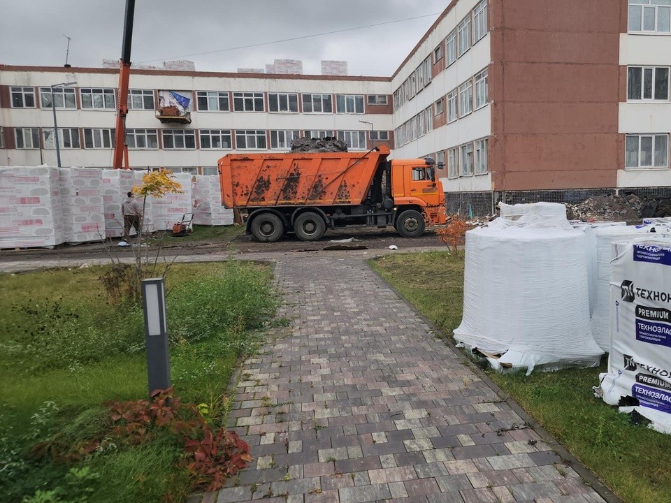 В  школе №16 Орехово-Зуева строители начали монтаж кровли и перегородок