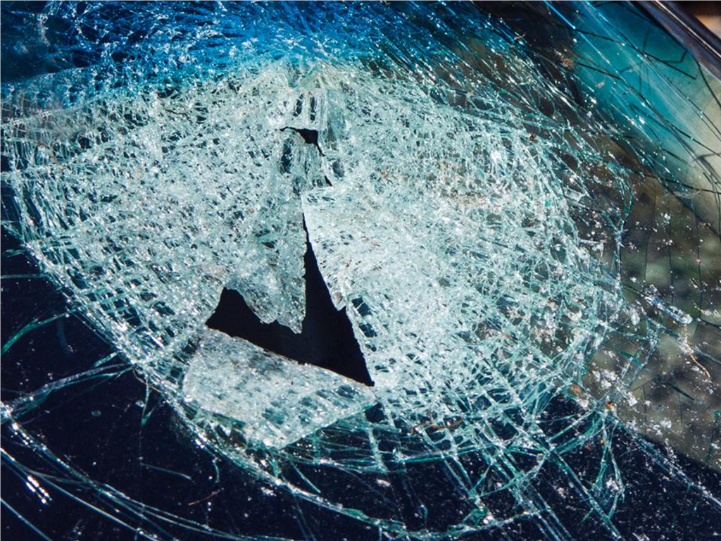 Инспекторы выясняют причины ДТП с грузовиком и спецмашиной на Ярославском шоссе