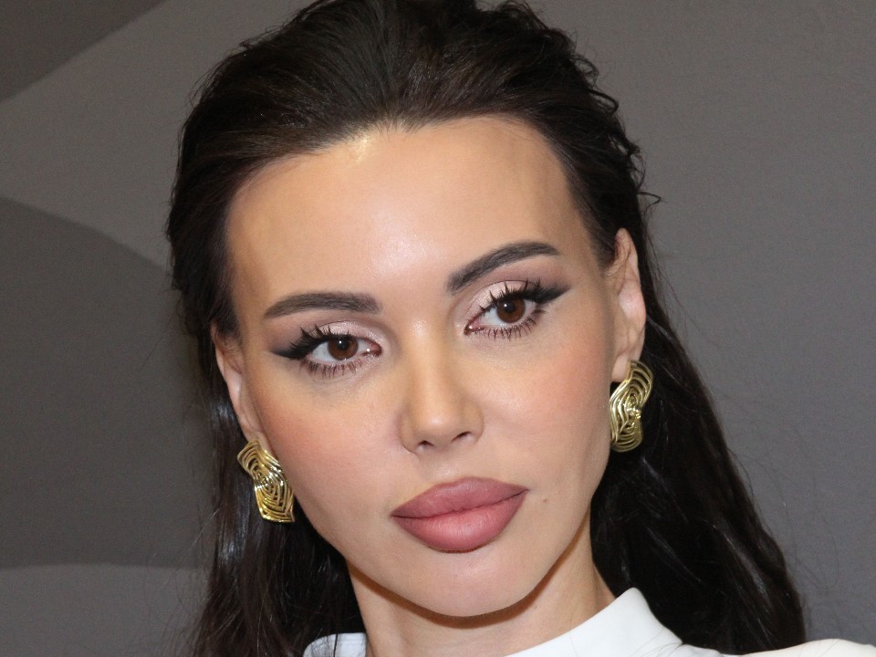 «На развод, как на праздник»: Оксана Самойлова появилась в суде по делу о разводе не одна