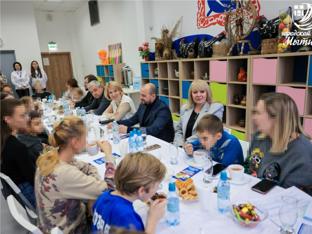 От сердца к сердцу: в Мытищах решили проблемы и обсудили запросы семей участников СВО