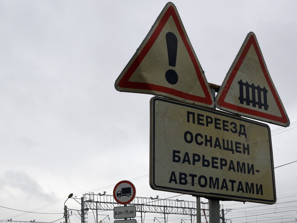 Две ночи подряд будет закрыт железнодорожный переезд на улице Силикатной