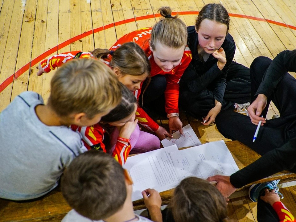 Историческая лекция и спортивные игры: необычный урок прошел Аэрокосмическом лицее