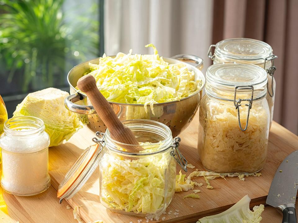 Когда квасить капусту в октябре: хрустящая закуска по Лунному календарю-2025