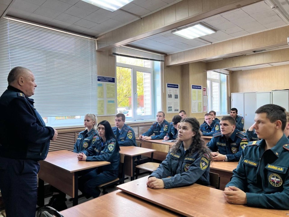 В Волоколамске провели урок по гражданской обороне для будущих спасателей