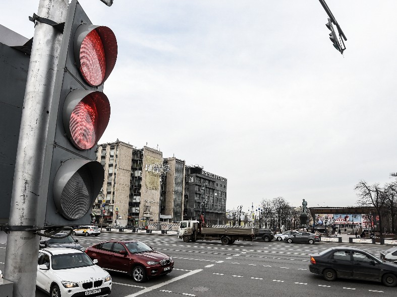В Подмосковье обновили работу светофоров: где теперь быстрее проехать и как изменился режим движения