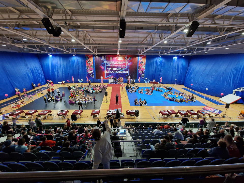 Сотни спортсменов со всей России съехались в Дубну на соревнования по чир спорту