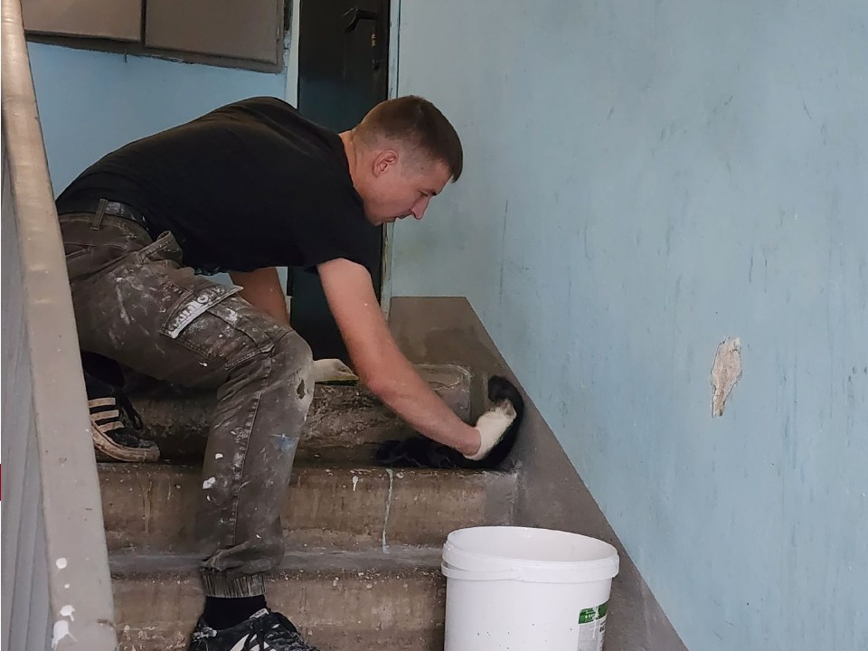 Жильцы дома на Босова увидят новый подъезд к середине ноября