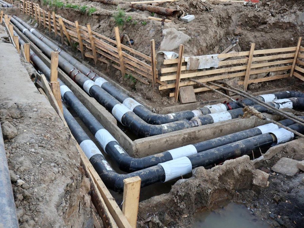 Подрядчик сбежал, жители в блокаде: названы сроки возобновления работ на Калинина