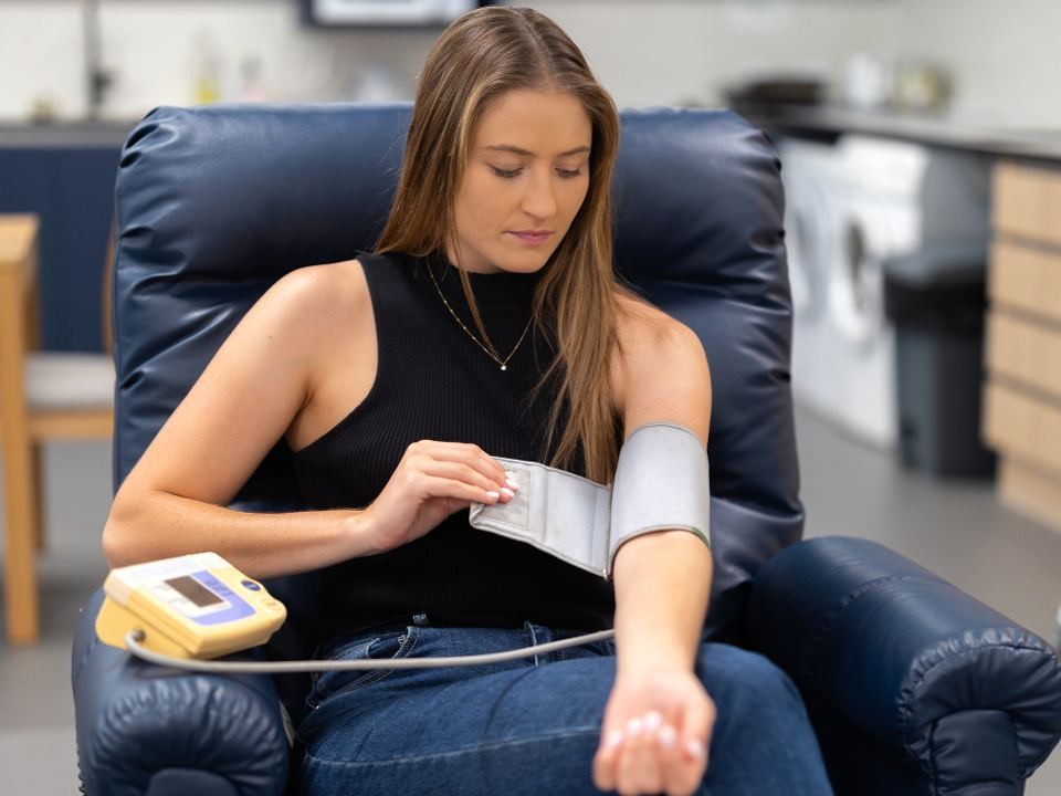 Магнитные бури 24 октября 2025 года: врачи советуют беречь нервы и давление