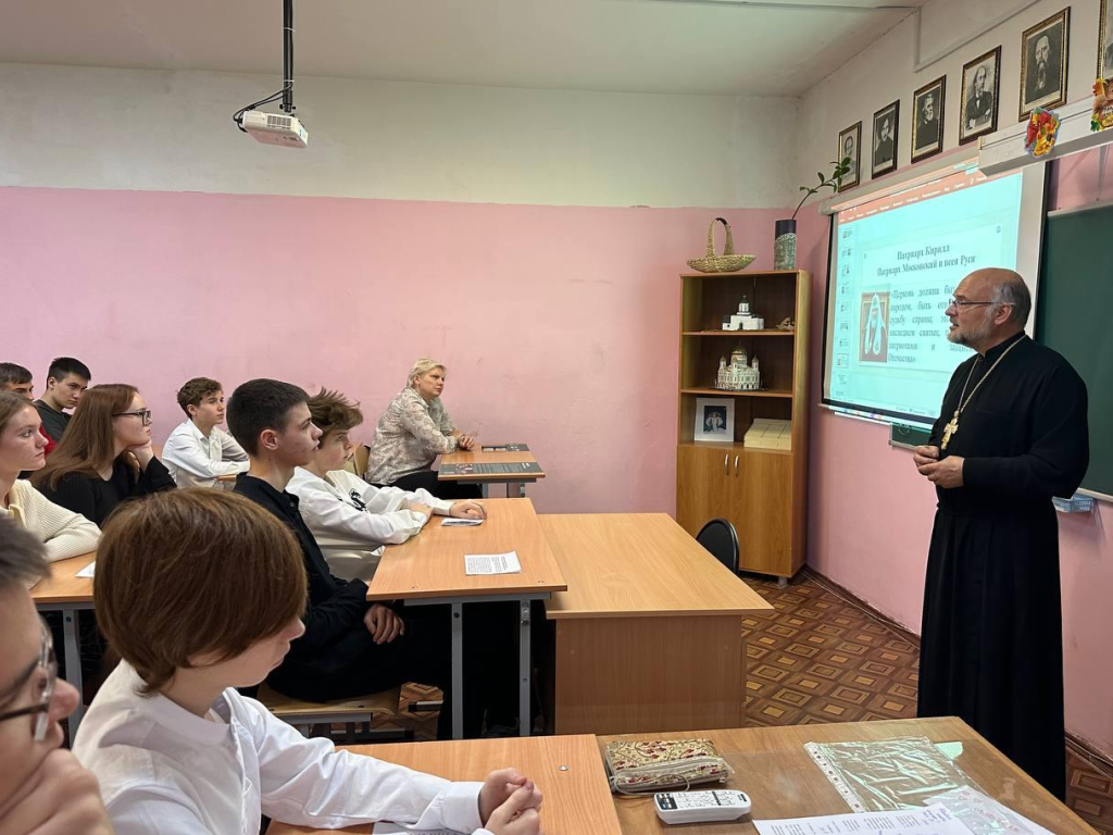 Урок о служении Отечеству прошел в наро-фоминской школе №6