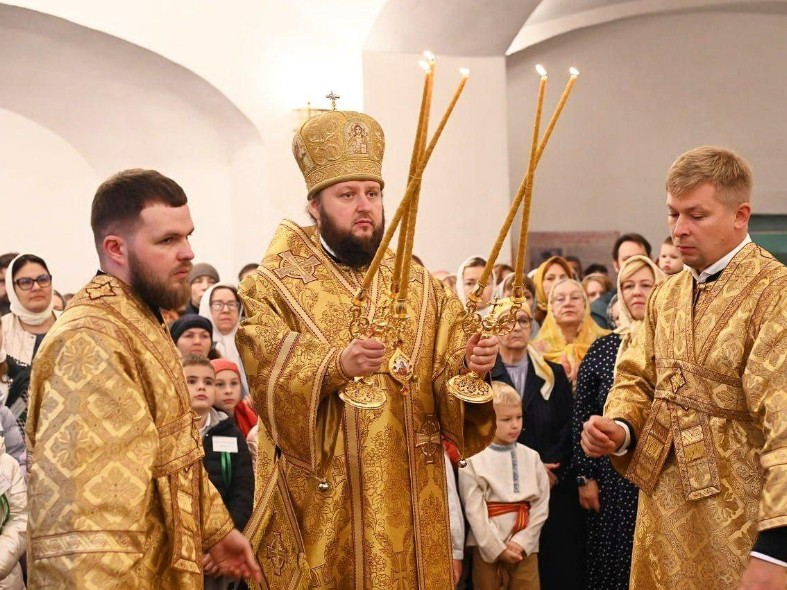 В восстановленном храме состоялось богослужение