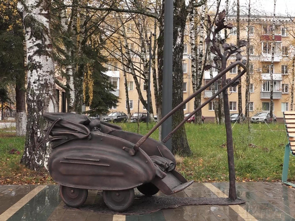 Как у первого космонавта: в Дубне установили памятник легендарной гагаринской коляске