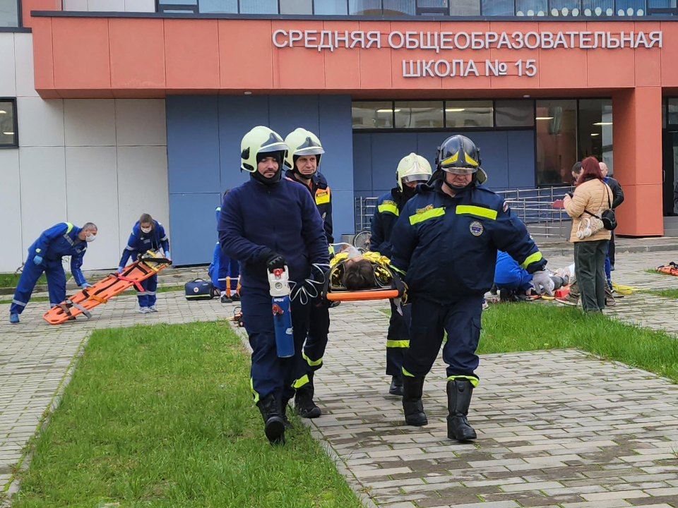 Совместные учения скорой помощи и спасателей прошли в красногорской школе