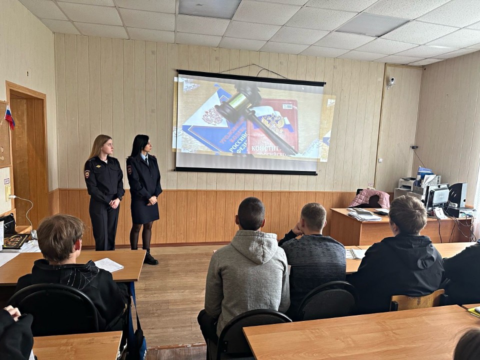 Полицейские напомнили студентам, как не попасть под влияние экстремистов