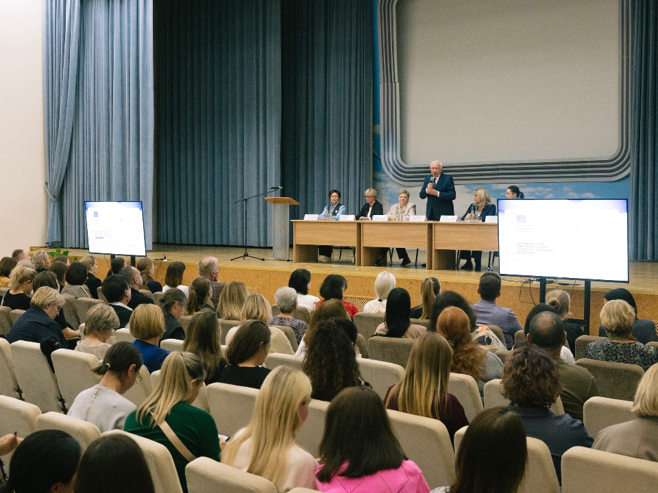 Второе открытое родительское собрание в округе пройдет в очном и онлайн-форматах