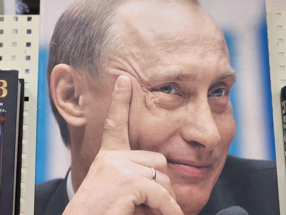 В библиотеке Розанова нашли книгу о деталях службы Владимира Путина в КГБ