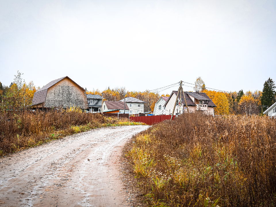 В деревне Косьмово отремонтируют дорогу и установят ограждение по просьбам жителей