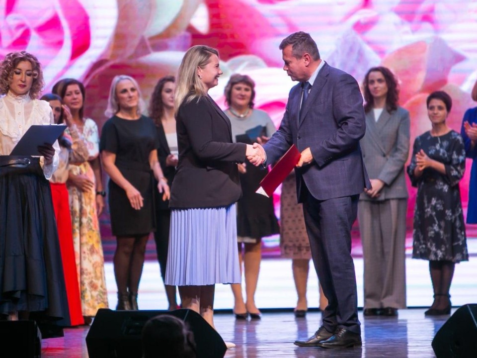 Преподавателей Коломны и Озер поздравили с Днем учителя