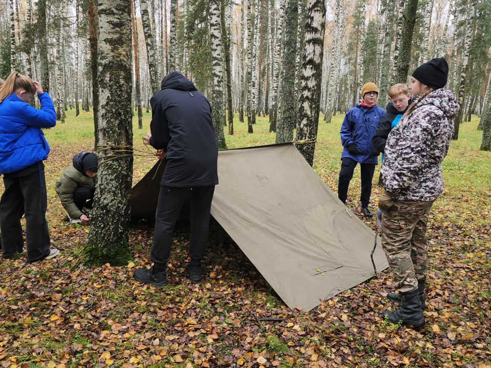 Школьники Щелкова познают военную науку на форуме в детском лагере «Юнармеец»