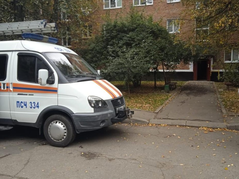Спасатели помогли медикам госпитализировать пожилую пациентку в Ступине