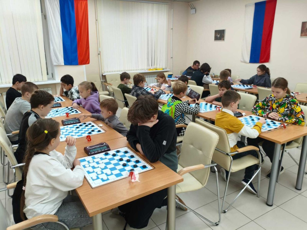 Воспитанники школы Боброва завоевали весь пьедестал на первенстве Ступина по шашкам