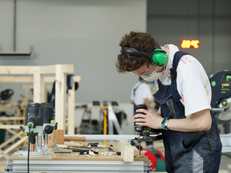 Отдыхать меньше, обедать быстро: как уйти с работы раньше по закону