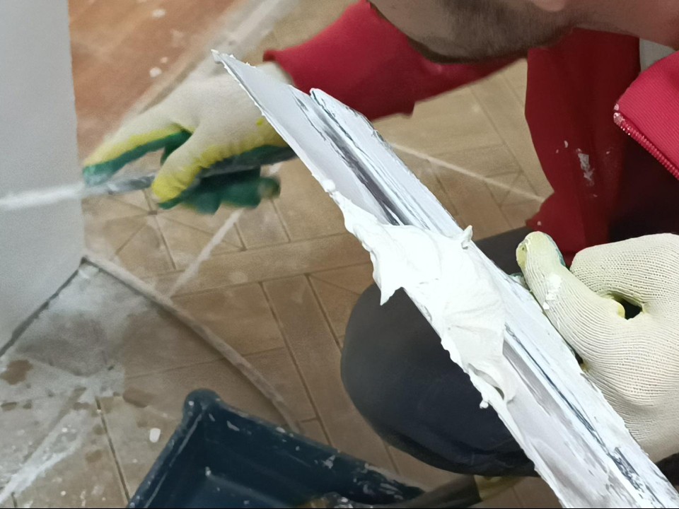 В опорном пункте полиции завершают шпаклевание стен