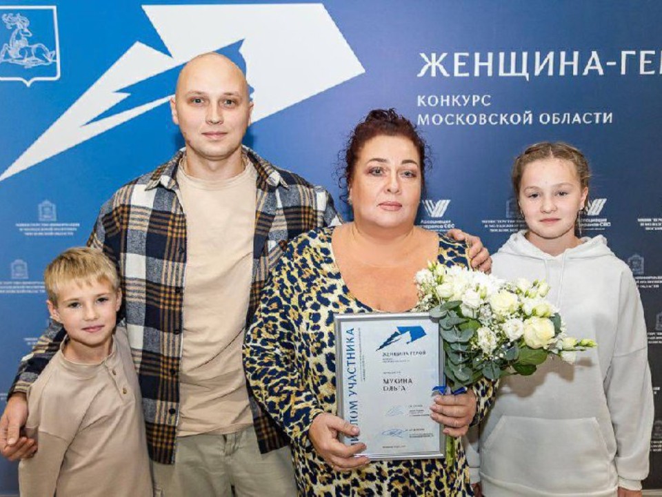 Участница женского конкурса и юные артисты из Пересвета растрогали публику душевным исполнением песни